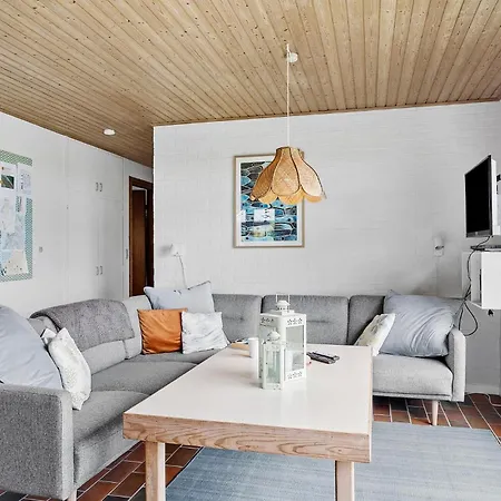 Three-bedroom In Tranekar 펜션